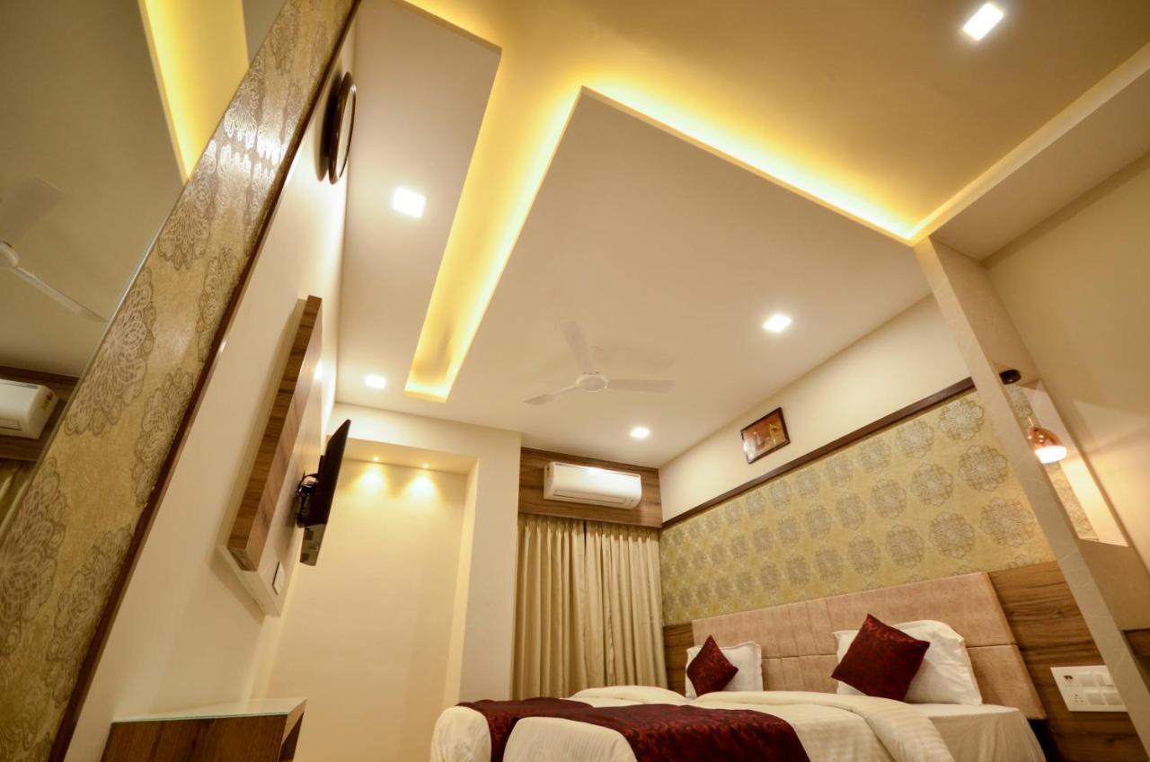 Hotel Repose Ahmedabad Bagian luar foto