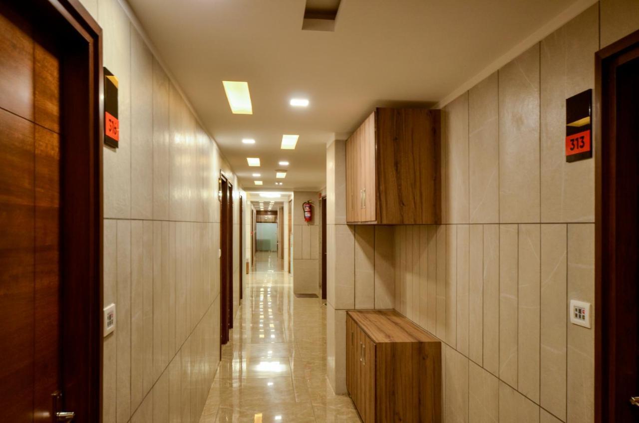 Hotel Repose Ahmedabad Bagian luar foto