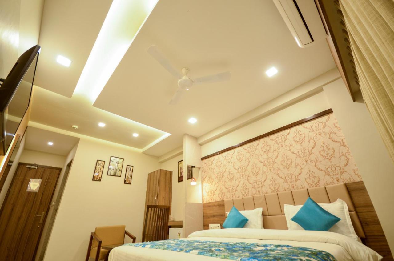 Hotel Repose Ahmedabad Bagian luar foto