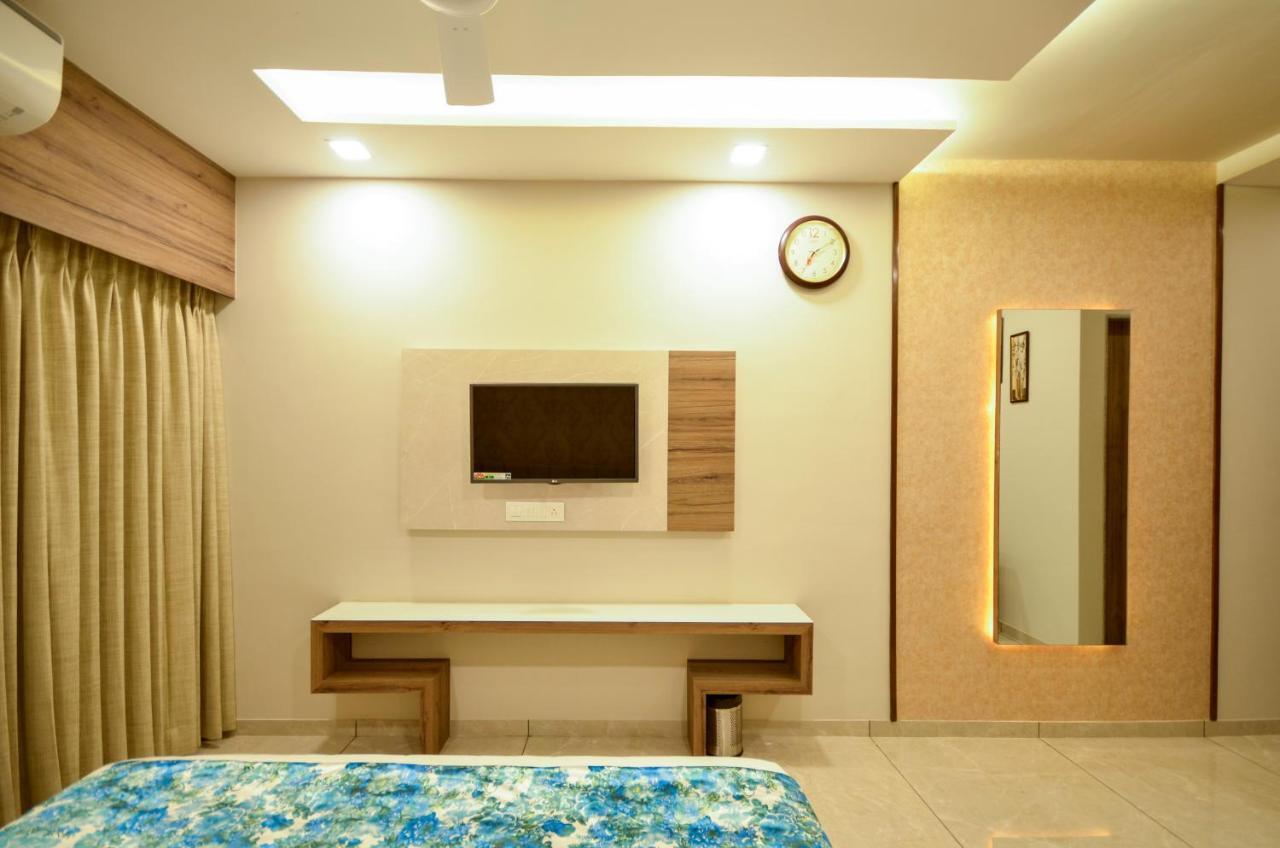 Hotel Repose Ahmedabad Bagian luar foto