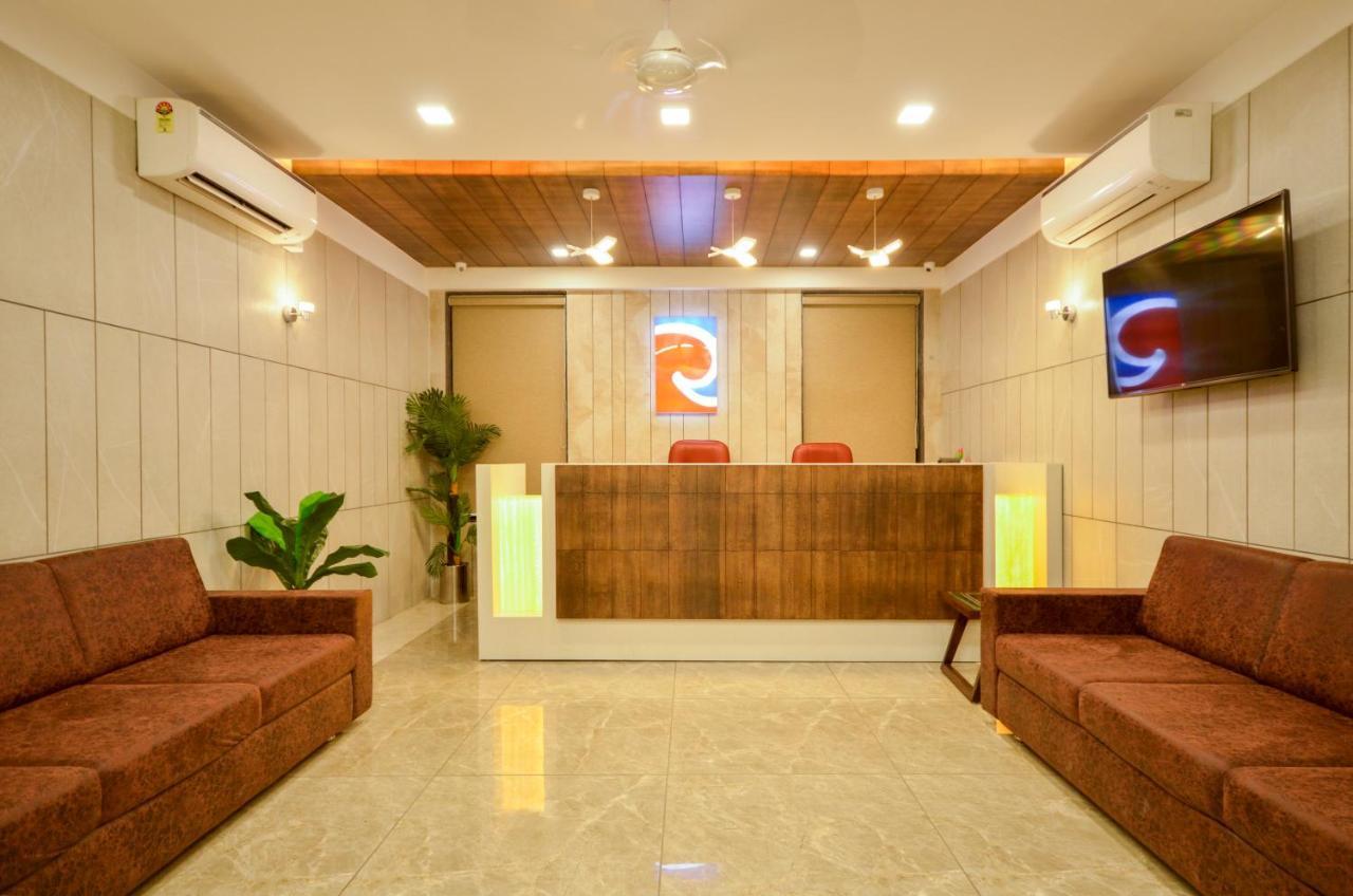 Hotel Repose Ahmedabad Bagian luar foto