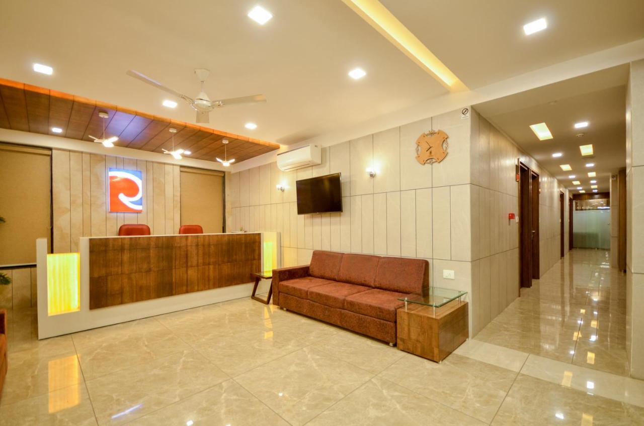 Hotel Repose Ahmedabad Bagian luar foto
