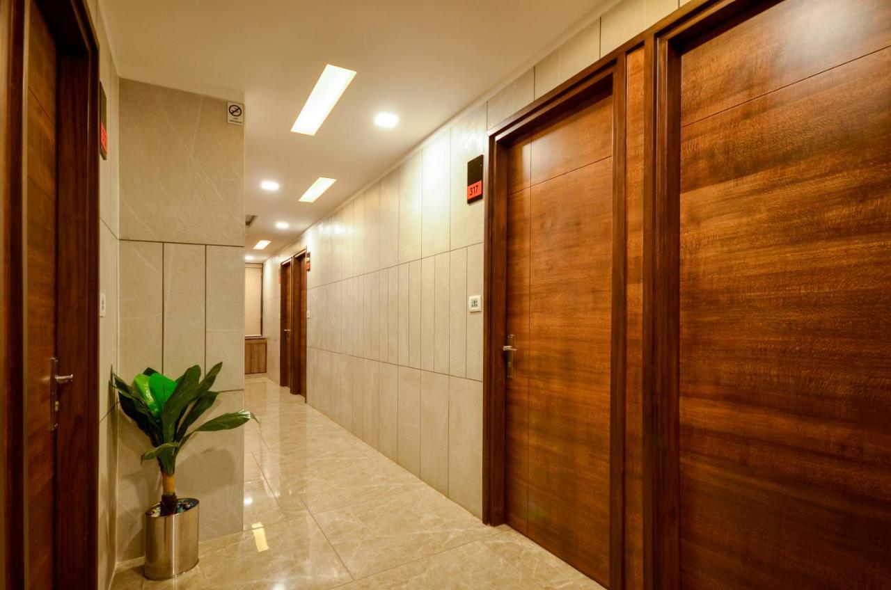 Hotel Repose Ahmedabad Bagian luar foto