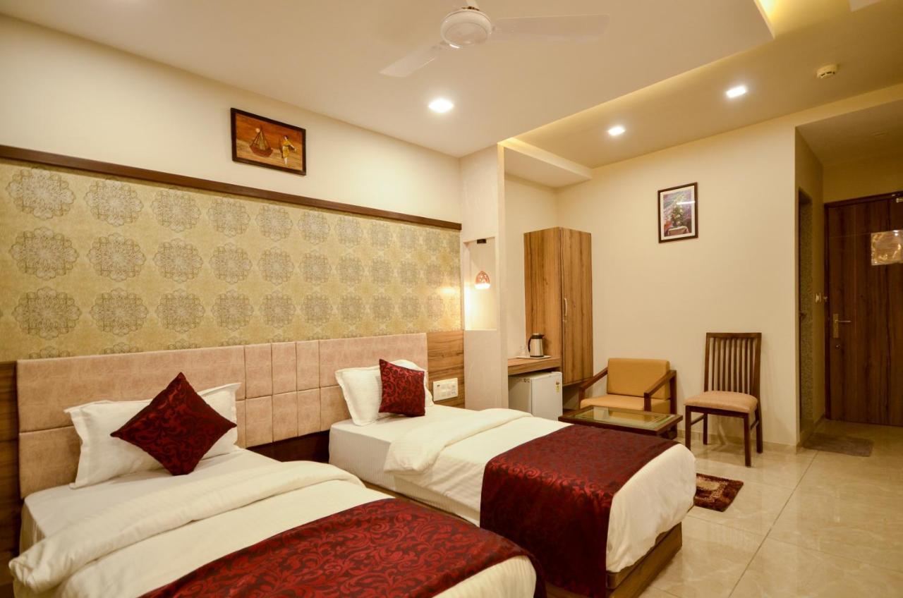Hotel Repose Ahmedabad Bagian luar foto